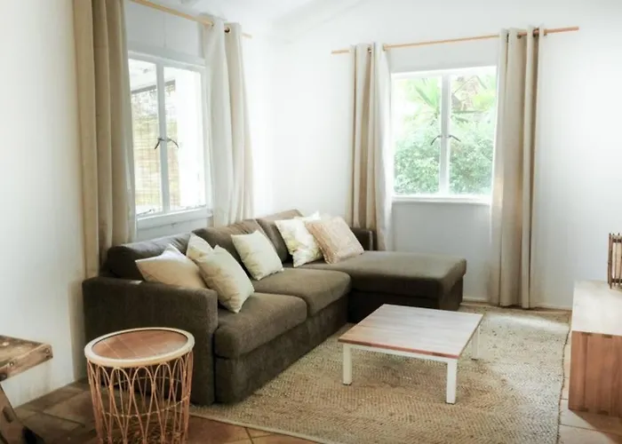 Coastal Home In Tamarin, Ac, Wi-Fi, Walk To Everything In Tamarin