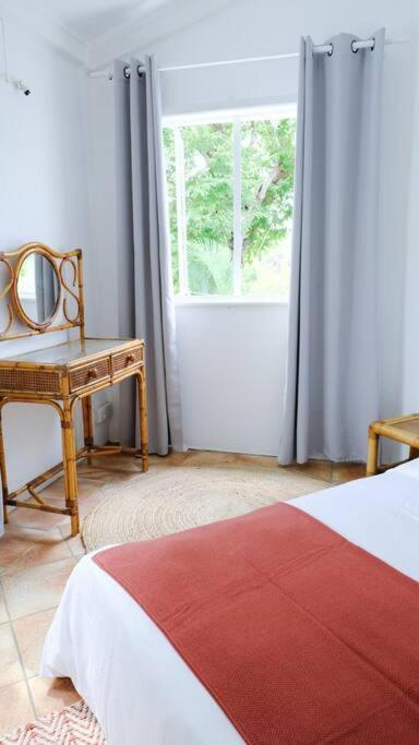 Coastal In Tamarin, Ac, Wi-fi, Walk To Everything In Hébergement de vacances