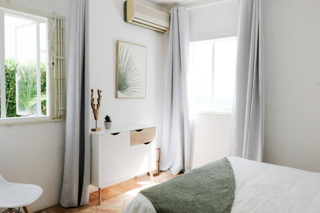 Coastal In Tamarin, Ac, Wi-fi, Walk To Everything In Hébergement de vacances