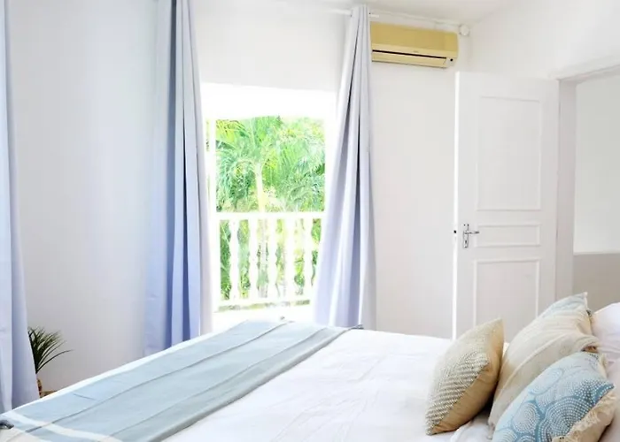 Coastal Home In Tamarin, Ac, Wi-Fi, Walk To Everything In Tamarin