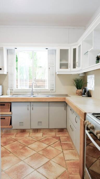 Coastal In Tamarin, Ac, Wi-fi, Walk To Everything In * Tamarin