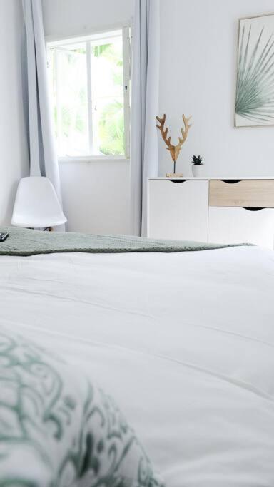 Holiday home Coastal In Tamarin, Ac, Wi-fi, Walk To Everything In Tamarin