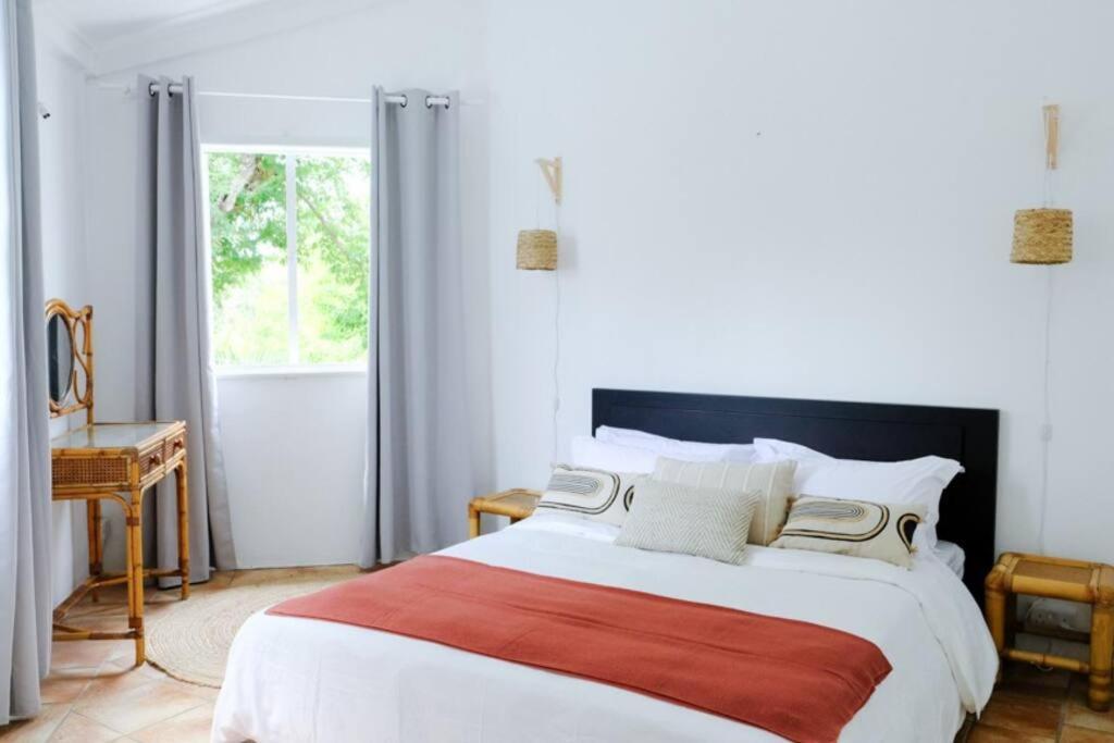 Coastal In Tamarin, Ac, Wi-fi, Walk To Everything In Tamarin