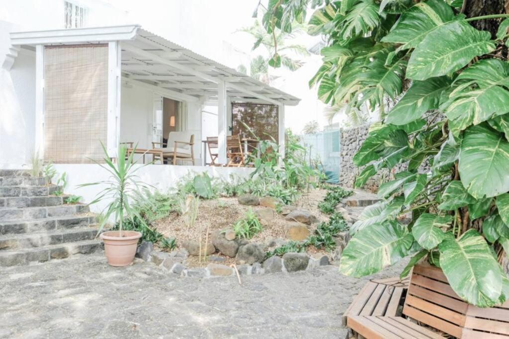 Coastal In Tamarin, Ac, Wi-fi, Walk To Everything In * Tamarin